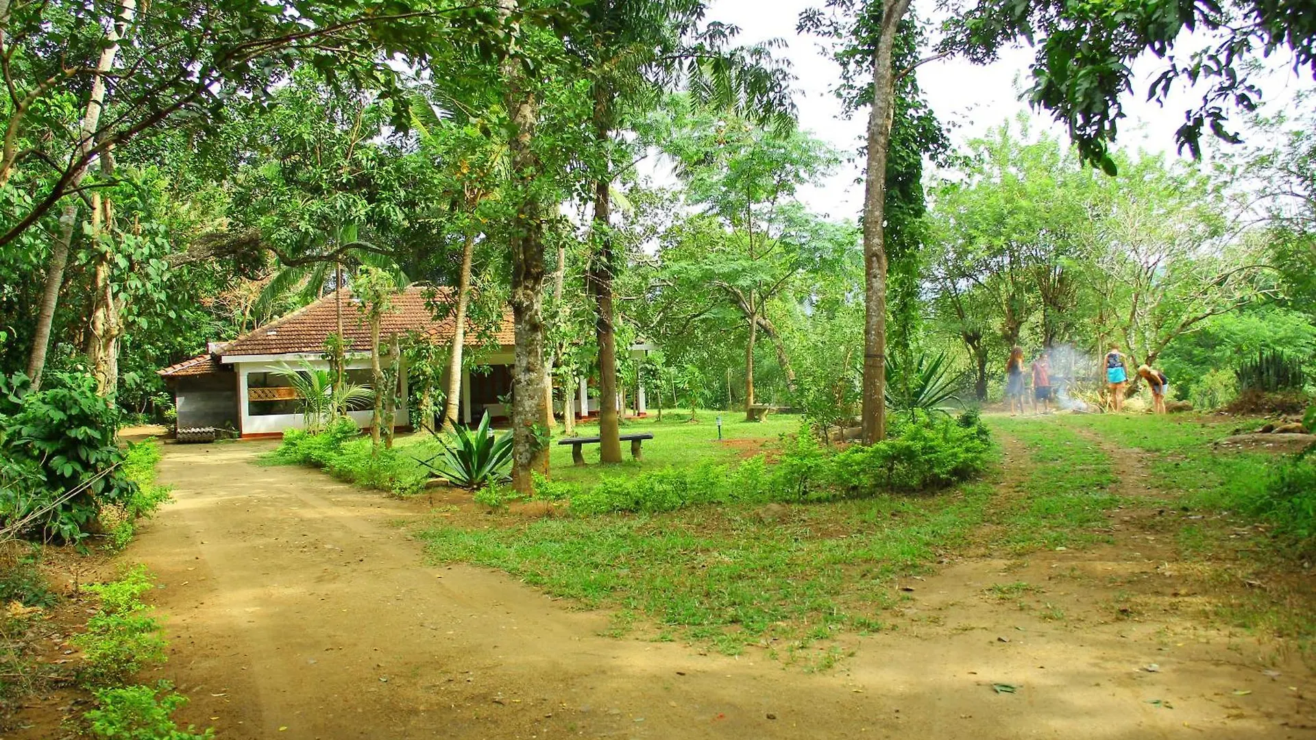 Hotel Kandy Little White House