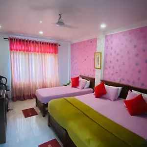Hotel Oak Wood, Kandy